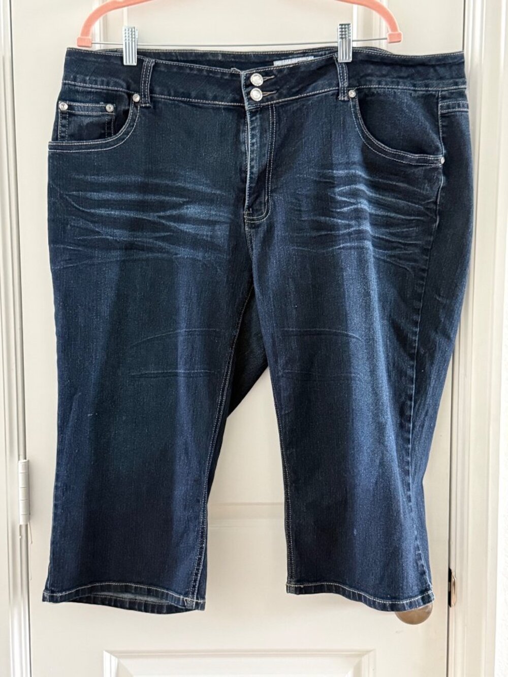 Karen T Womens Plus Size 22 Dark Wash Denim Capri Jeans With Embroidered Pockets